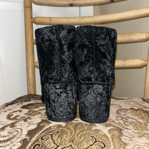 So Magazine Women's Velvet Ankle Boots - Picture 5 of 5